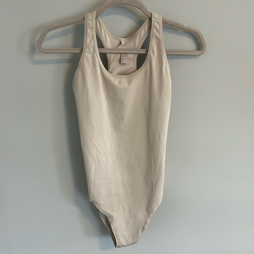 Skims Utility Sport Bodysuit (M) Stone